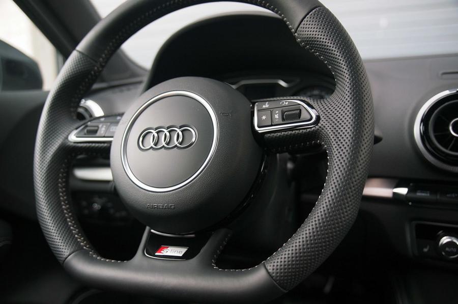 Детали интерьера Audi A3 Sportback e-Tron (8V) 2014 года  (фото 75 из 95)